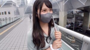 マジ軟派、初撮。 1923 ひかえめメガネ美少女をホテルに連れ込む背徳感！押しに弱すぎてされるがままに胸やお尻を揉まれ… 電マで潮吹きまくるスケベ体質！狭いマ●コはバイブを奥まで咥え込む！プリプリ美尻に腰を打ち付けられて目がトロン…♪『初めてのことだらけで///』18歳の少女のムッツリ心が開花！
